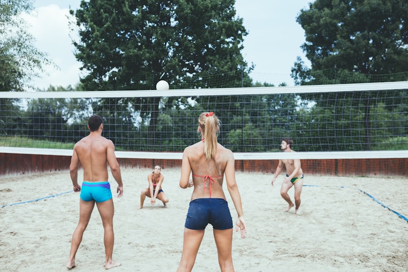 Plaj voleybolu gün batımı