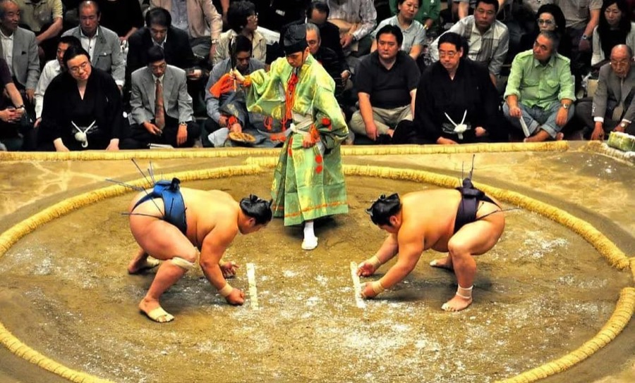 Sumo maç başlangıcı